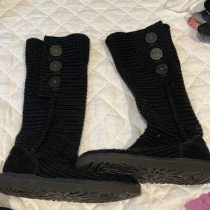 Black sweater Ugg boots